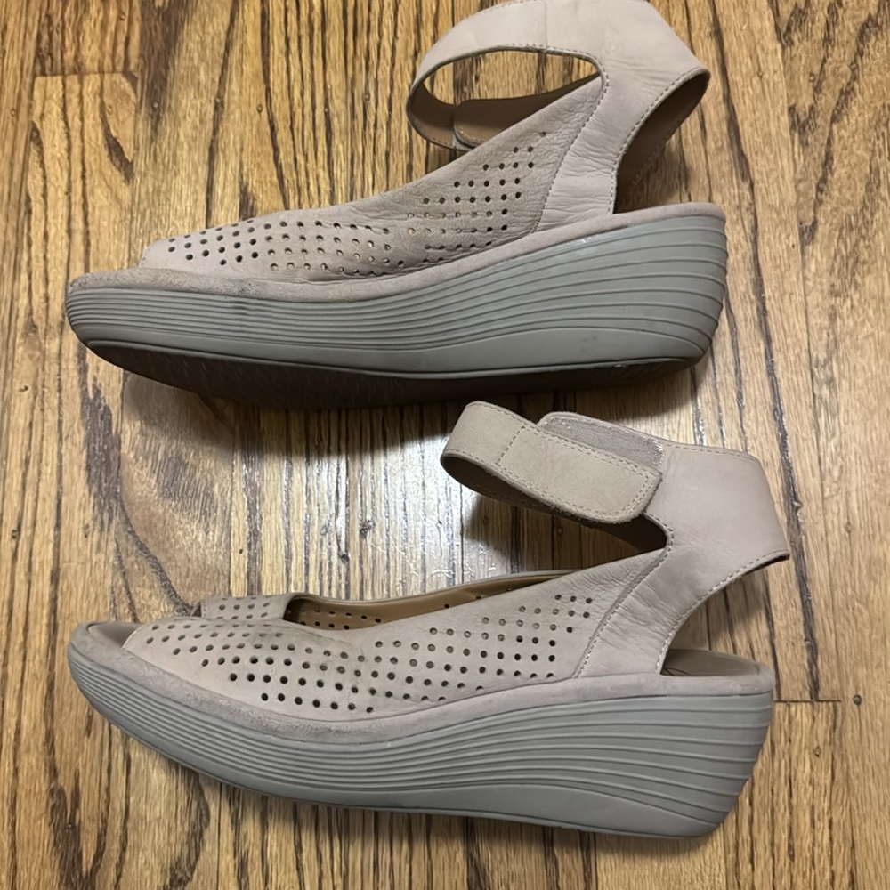 Clark’s Wedge Sandals - Picture 2 of 3